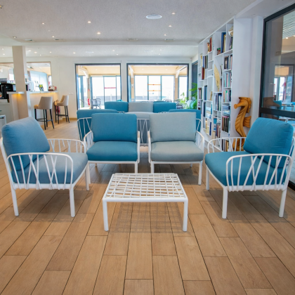 KOMODO POLTRONA, лаунж-кресло (bianco/белый, подушка синий Sunbrella)