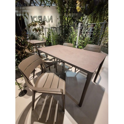 CASSIA ARMCHAIR, кресло пластиковое с подлокотниками (tabacco/табак)