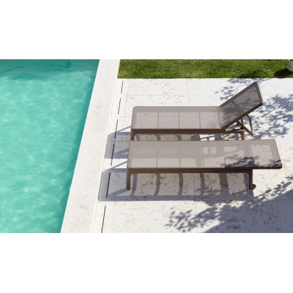 PLANO, шезлонг-лежак пластиковый с текстиленом (tabacco/табак)