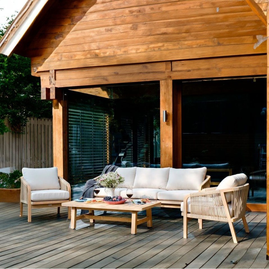 Комплект деревянной мебели Ravona с трехместным диваном