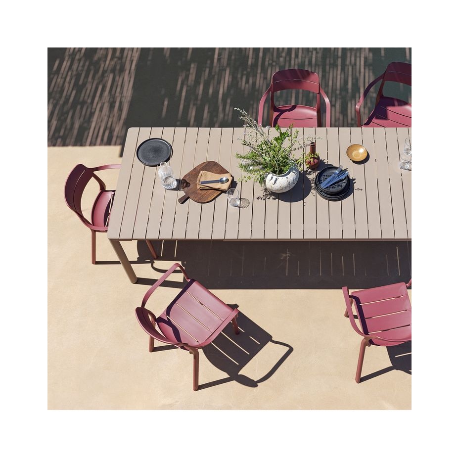 CASSIA ARMCHAIR, кресло пластиковое с подлокотниками (borgogna/бургунди)